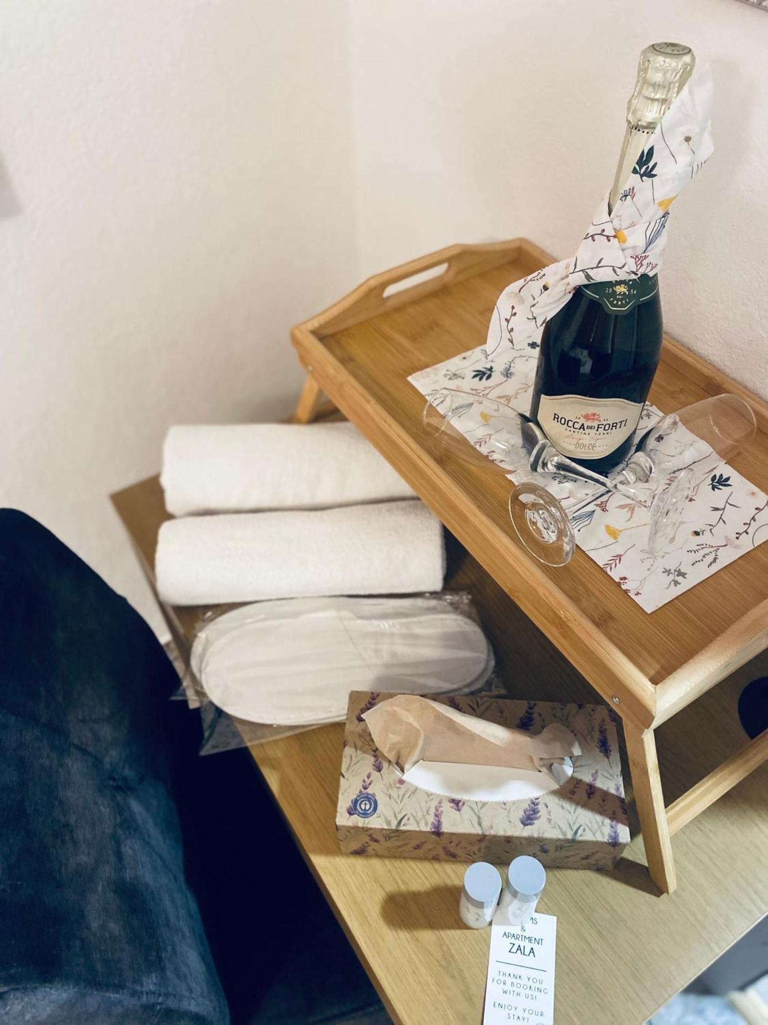 Rooms & Apartment Zala Airport Shuttle Option Cerklje na Gorenjskem Eksteriør bilde